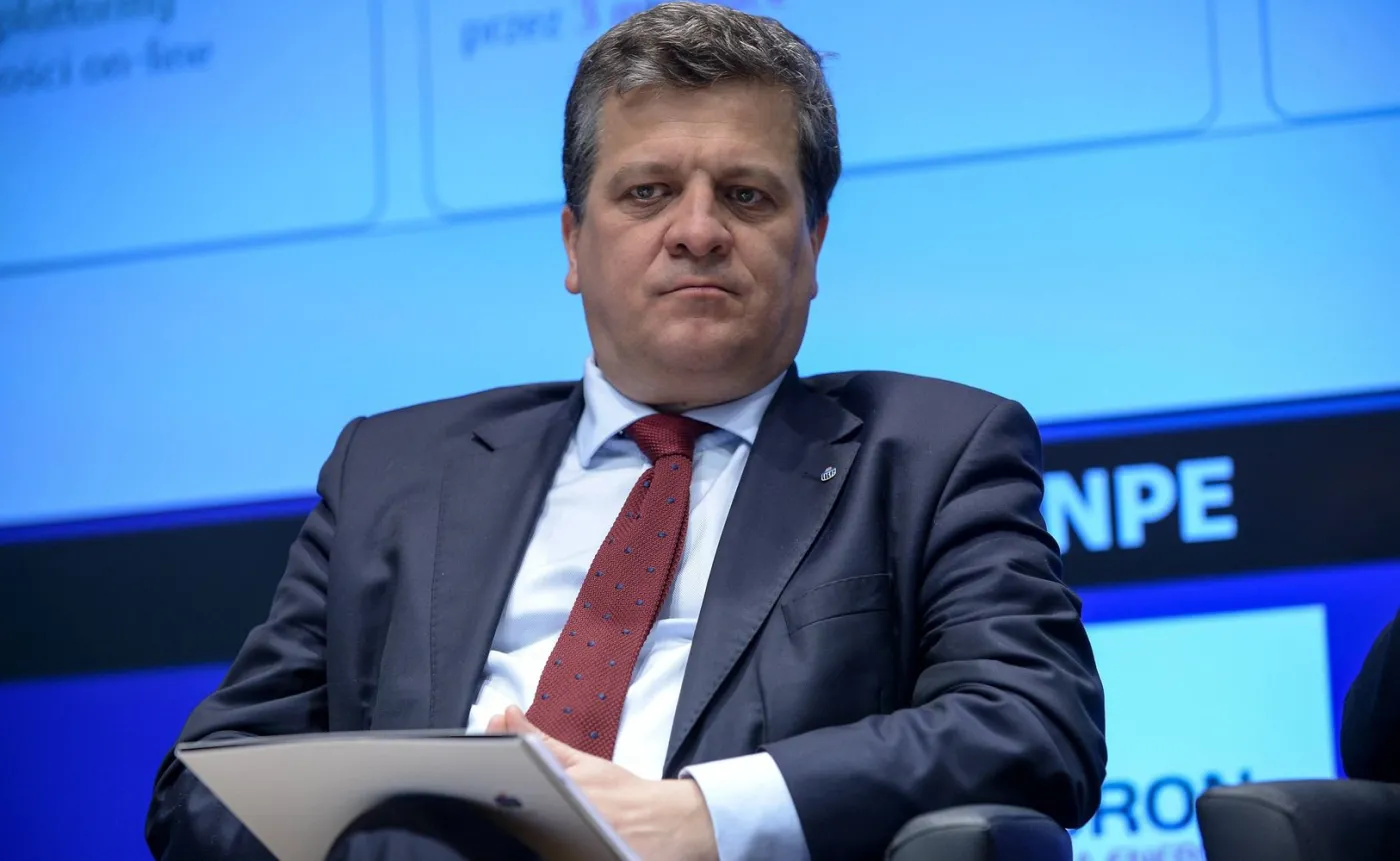 Z prezesa banku na ambasadora?