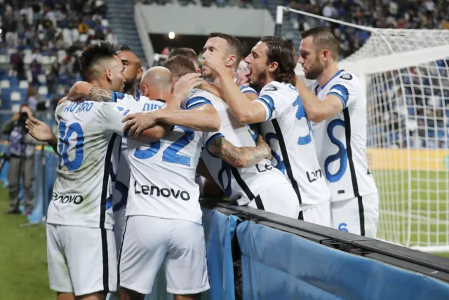 Inter wymęczył trzy punkty w meczu z Sassuolo [WIDEO]