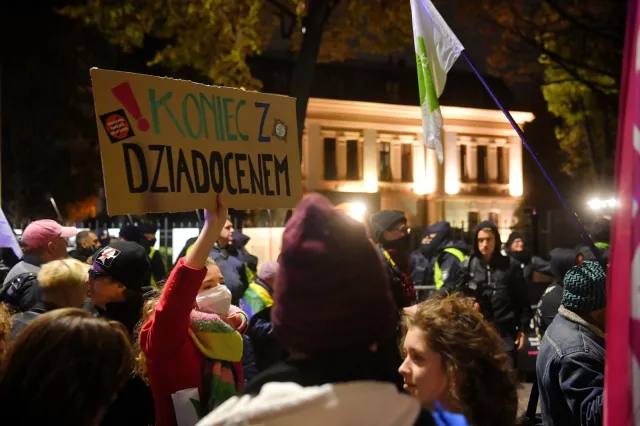 Marsz w rocznicę orzeczenia TK ws. aborcji przeszedł przez Warszawę