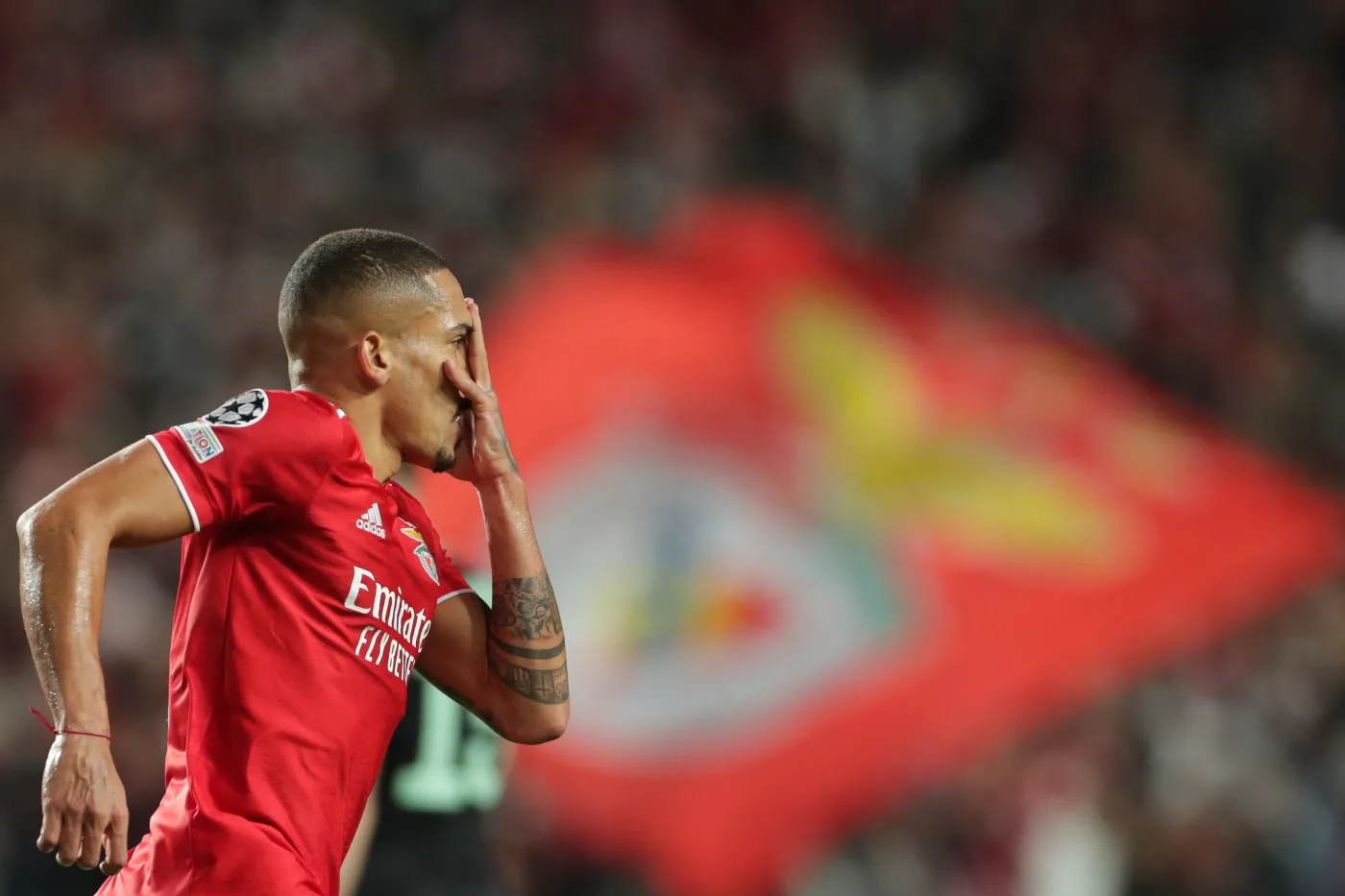 Policja użyła broni podczas starć z kibicami Benfiki i Dynama