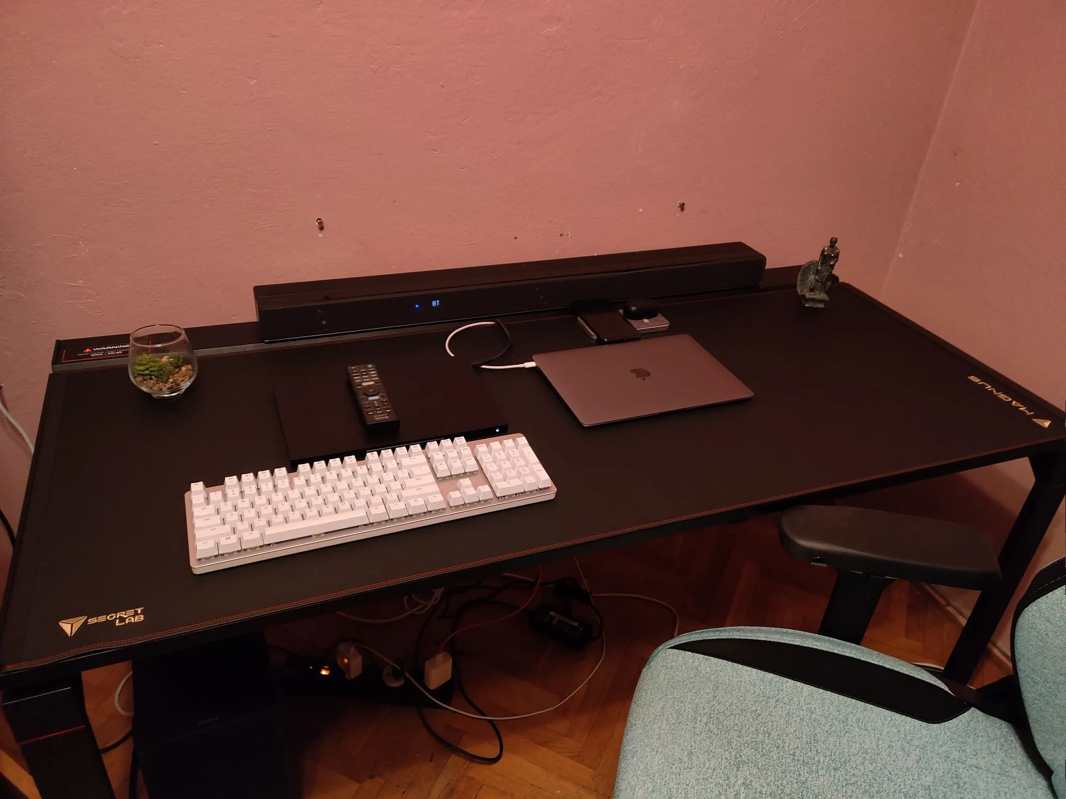 Jedyne biurko dla gracza, jakiego potrzebujesz. Oto Secretlab Magnus ...