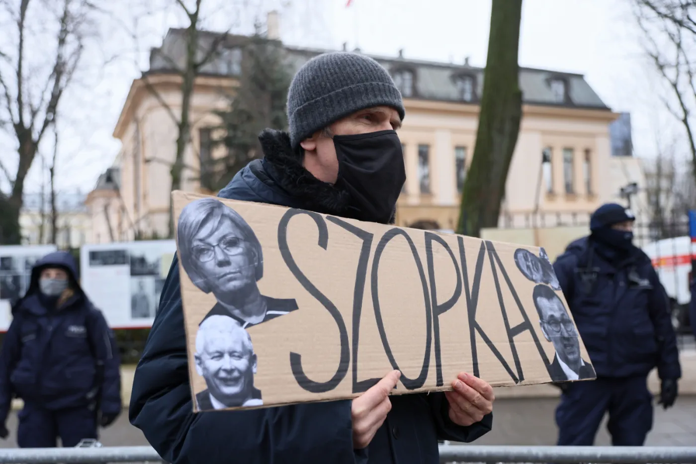 protestujący