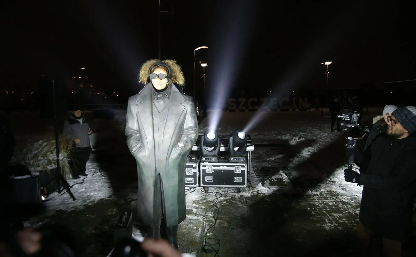 "Krzysztof Jarzyna ze Szczecina". Pomnik z okazji 20-lecia filmu "Poranek kojota"