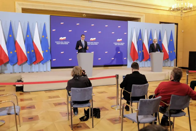 Zarabiasz do 12800 miesięcznie i stracisz na Polskim Ładzie? Premier: Wtedy rozliczenie jak 2021 r.