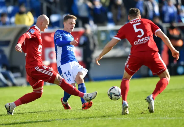 Twierdza Płock zdobyta. Piast wygrał po pięciu meczach bez zwycięstwa [WIDEO]