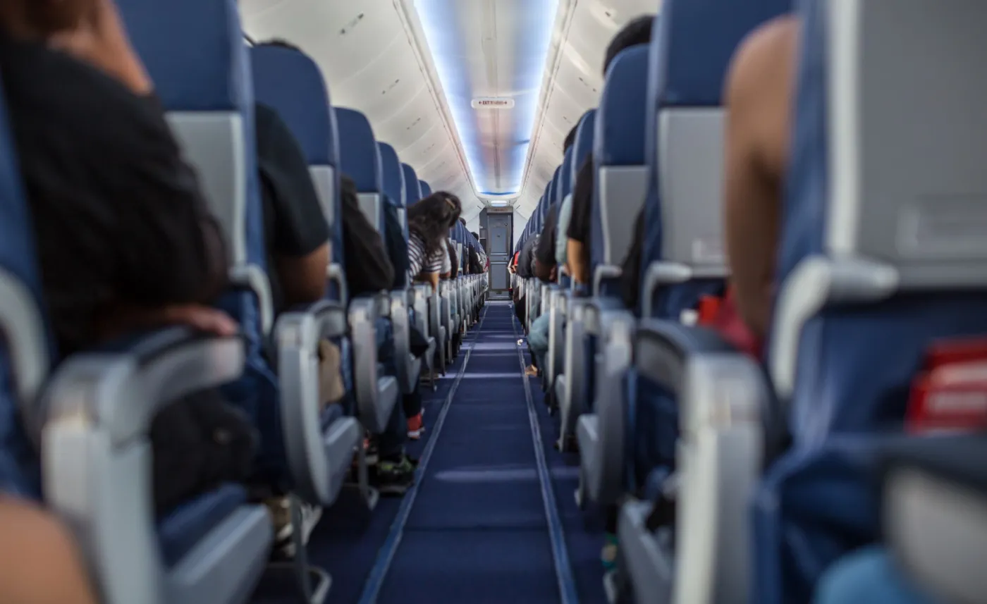 Awantury, nadużywanie alkoholu, plucie... Najczęstsze incydenty z udziałem pasażerów samolotów