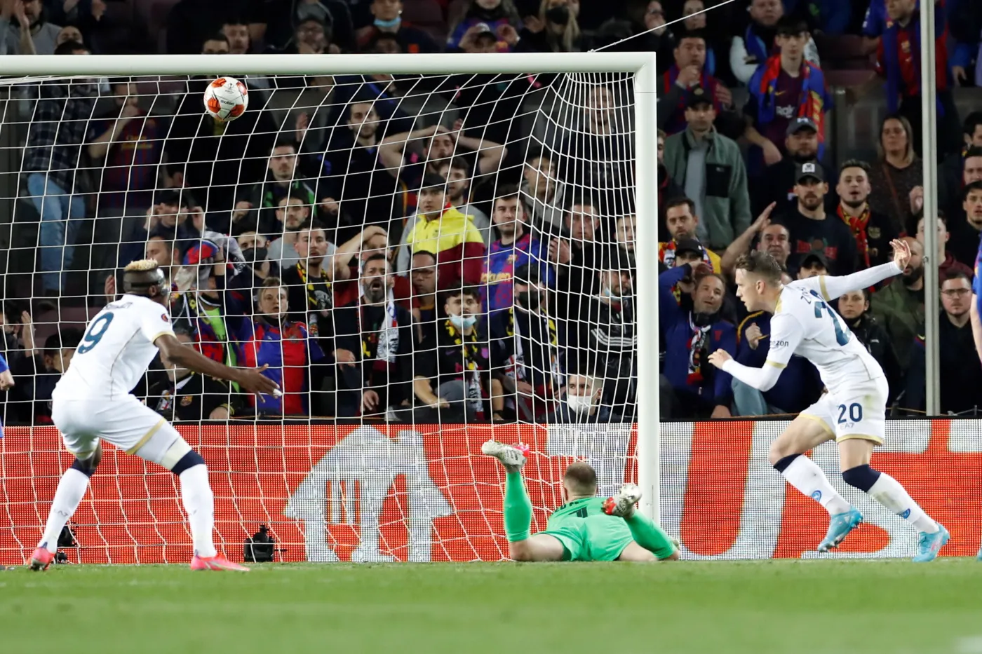 Zieliński strzelił gola na Camp Nou. Barcelona nie dała rady Napoli [WIDEO]