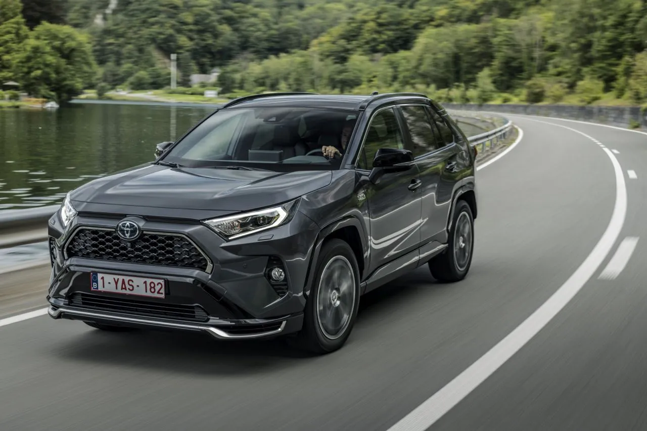 toyota-rav4-plugin-hybrid-37036410.jpg