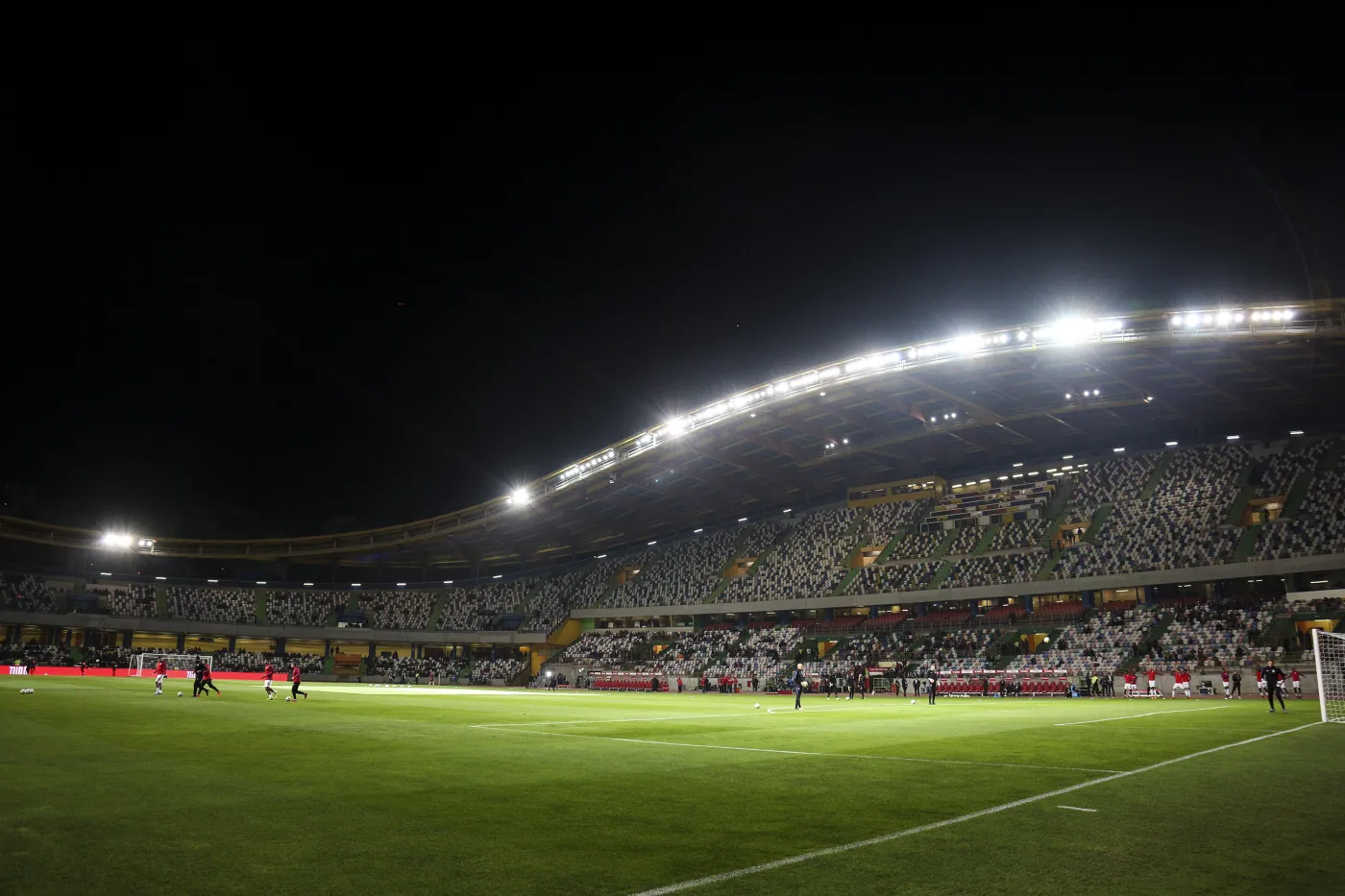 Uchodźcy z Ukrainy zamieszkali na stadionie wybudowanym przed Euro