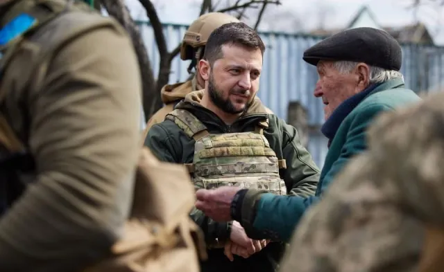 Prezydent Zełenski w Buczy: Codziennie znajdujemy ofiary rosyjskiego bestialstwa w tym mieście