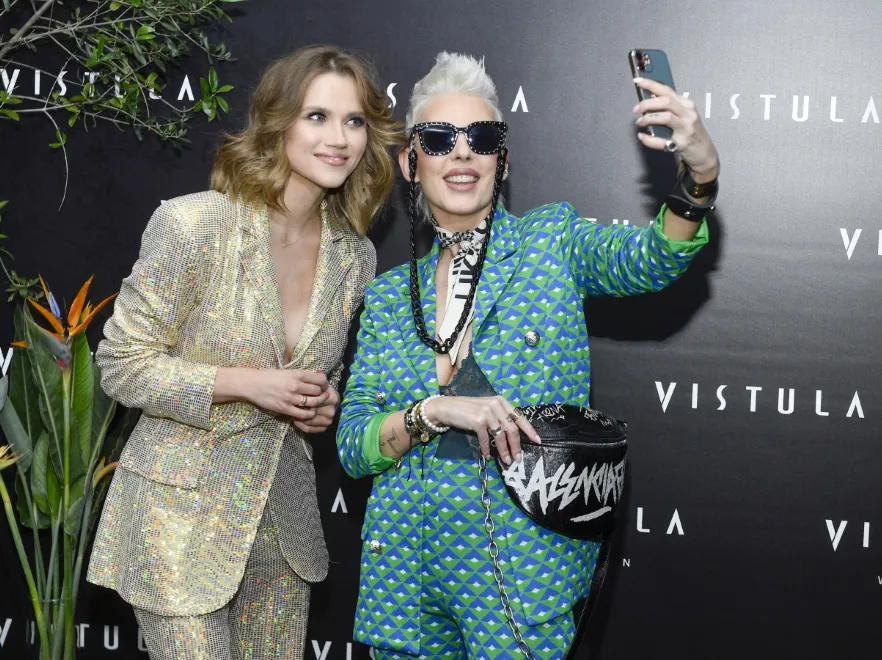 Cekinowy garnitur w interpretacji Agnieszki Kaczorowskiej: Dekolt odegrał kluczową rolę...