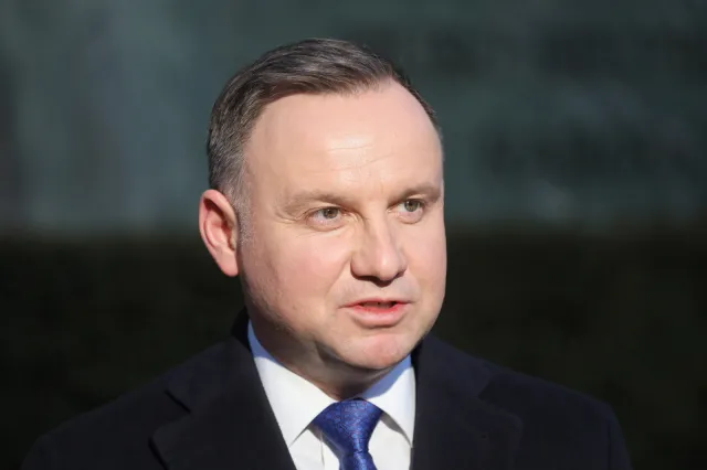 Awaryjne lądowanie samolotu z prezydentem Andrzejem Dudą. Prezydent spóźni się do Rzeszowa