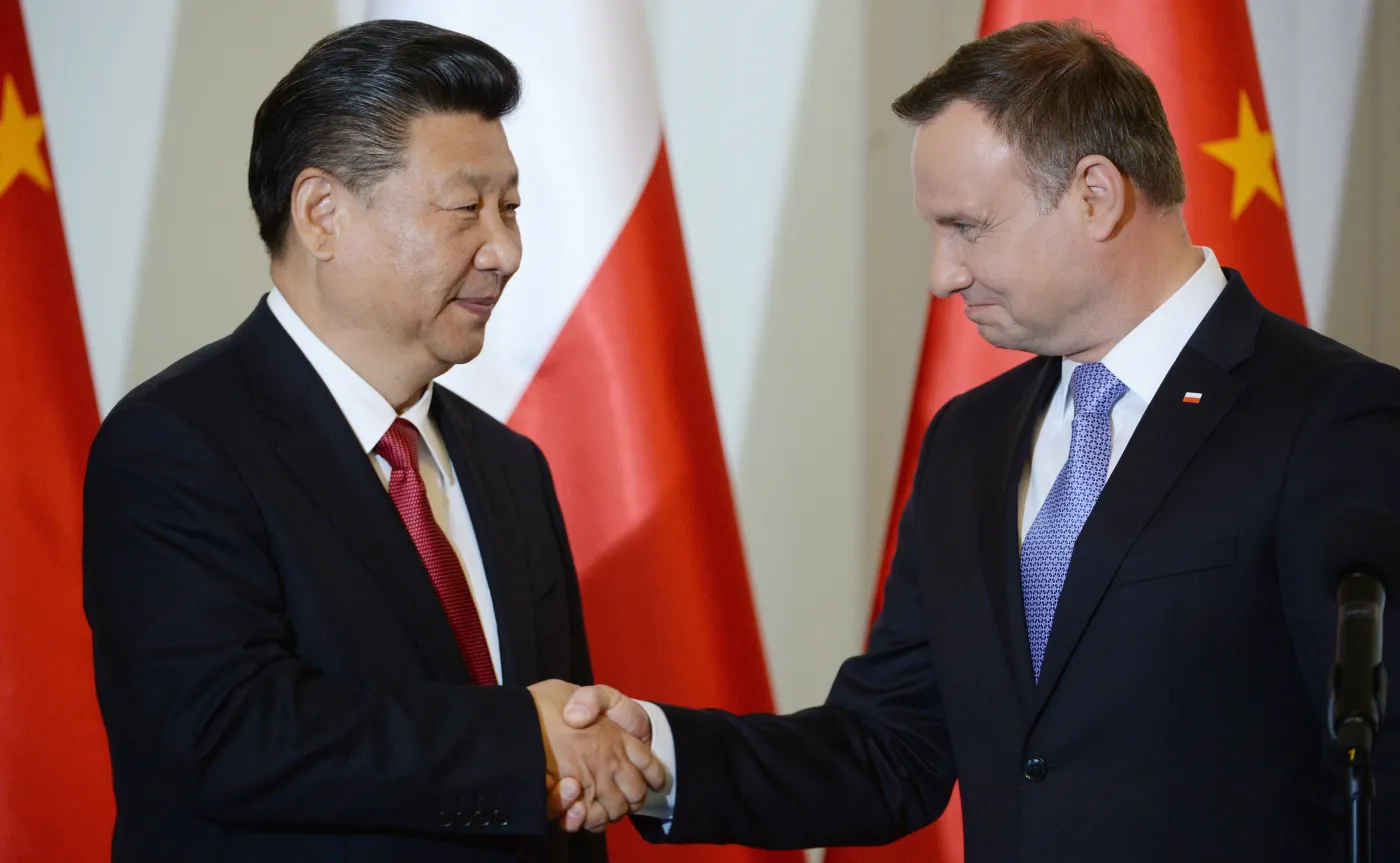 W co grają Chiny? "Le Monde": Polska i Węgry kluczowe