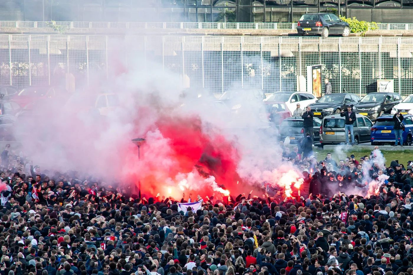 Kibice Ajaksu przesadzili ze świętowaniem. Aresztowania w Amsterdamie