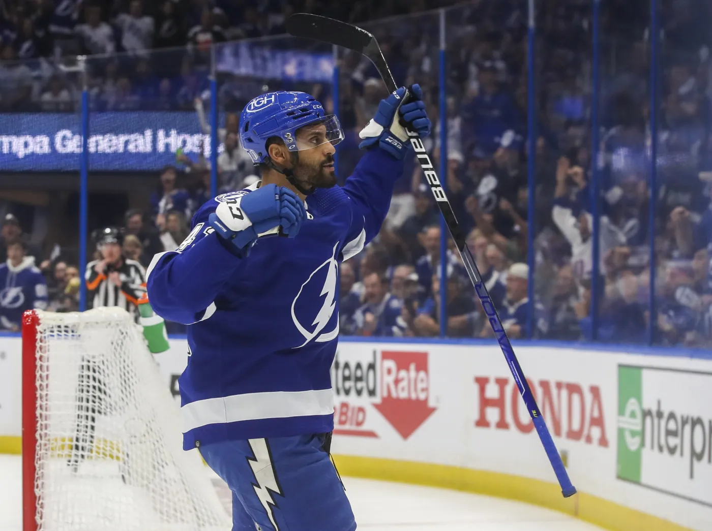 Liga NHL. Obrońcy tytułu drugą rundę play off zaczęli od wygranej