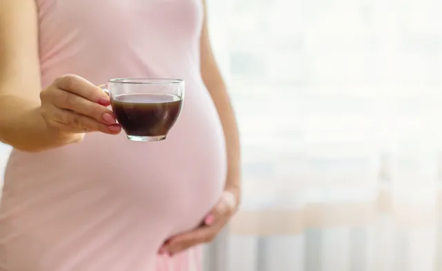 Kawa nie zagraża ciąży, o ile pijesz jej odpowiednią ilość, czyli...