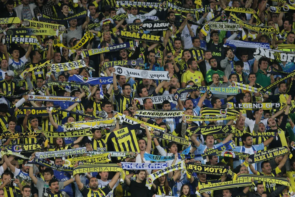 UEFA ukarała Fenerbahce za skandowanie przez kibiców "Putin, Putin"