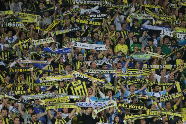 UEFA ukarała Fenerbahce za skandowanie przez kibiców "Putin, Putin"