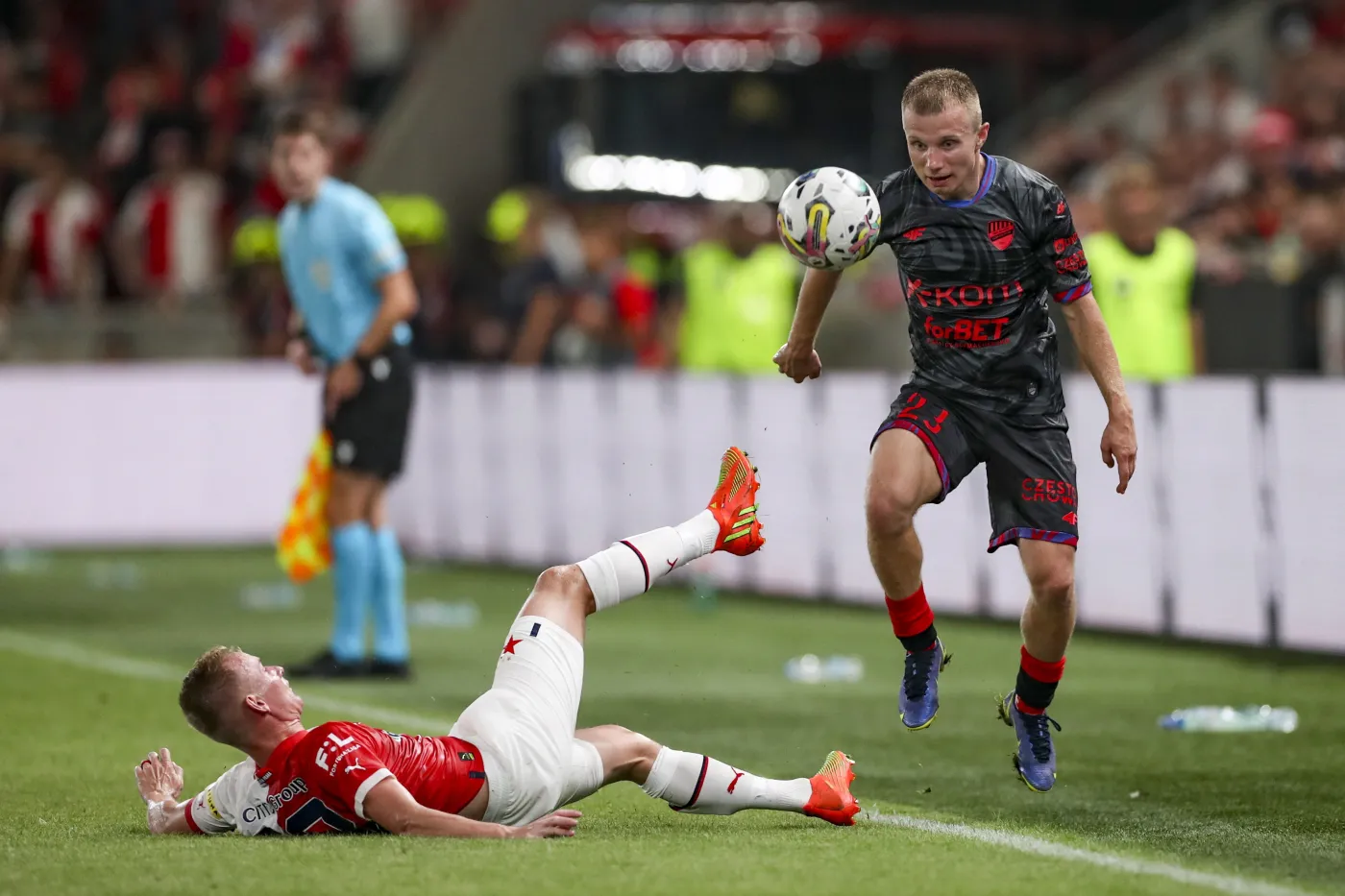 "Częstochowa" padła 35. sekund przed końcem. Raków nie przetrwał naporu Slavii [WIDEO]