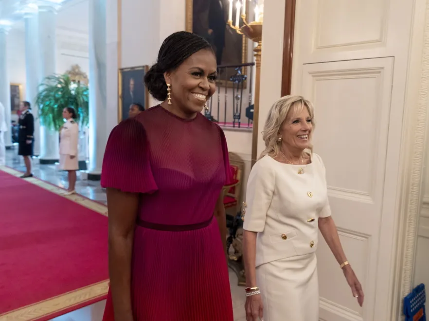 michelle-obama-jill-biden-37555046.jpg