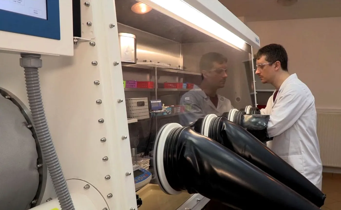 Akumulator z elektrolitem o niezwykłych właściwościach. Polacy dokonali niemożliwego