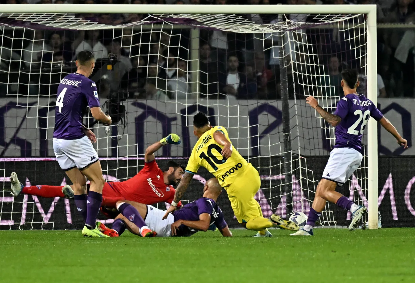 Siedem goli i emocje do ostatniej sekundy. Piłkarze Fiorentiny i Interu stworzyli spektakl [WIDEO]