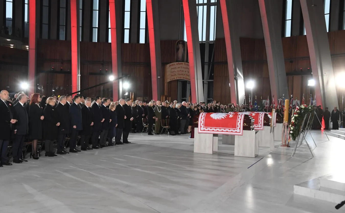 Szczątki prezydentów RP na uchodźstwie wróciły do Polski [ZDJĘCIA]