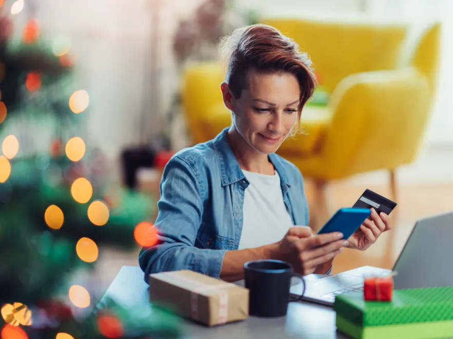 Na co uważać w sieci przed świętami? Oto popularne obecnie oszustwa i sposoby na ich uniknięcie