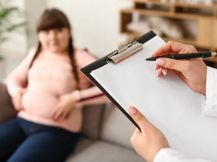 Pediatrzy amerykańscy wydali bardzo "mocne" zalecenie ws. leczenia otyłości u dzieci. Co na to polscy lekarze?