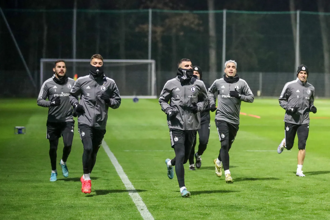 Legia już z Carlitosem, Jędrzejczykiem, Mladenovicem i Tobiaszem [WIDEO]