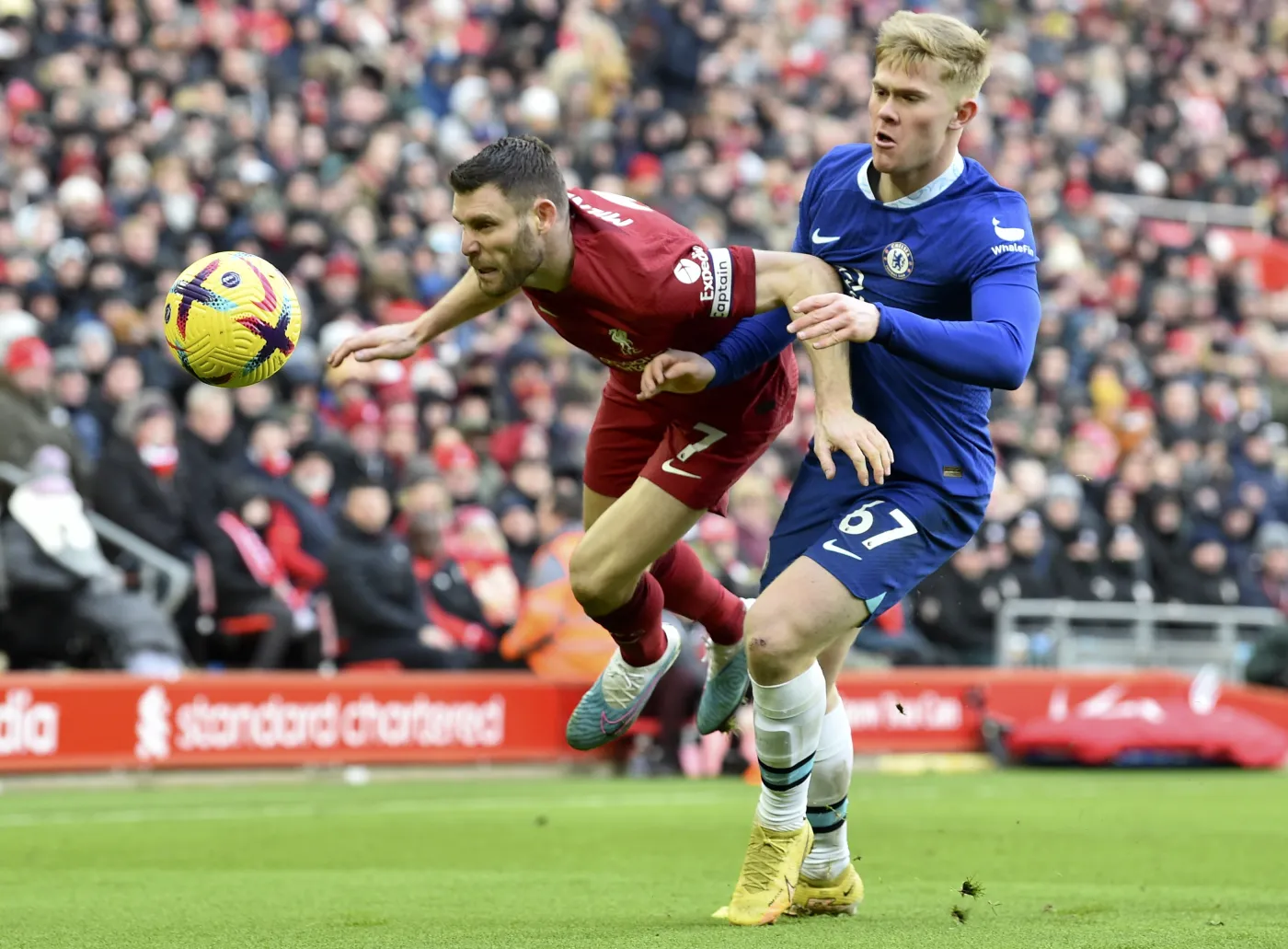  James Milner i Lewis Hall