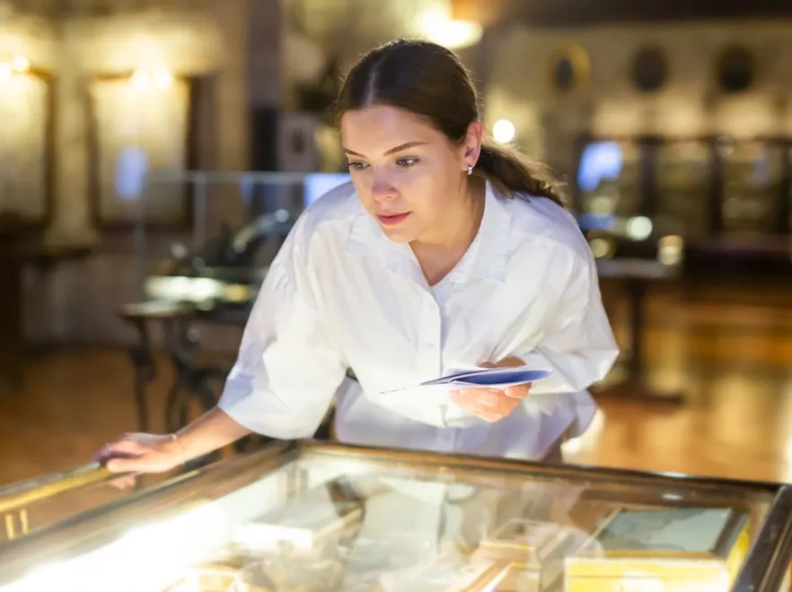 Polacy chcą częściej bywać w muzeach i mówią: Oto co najbardziej utrudnia nam kontakt ze sztuką...