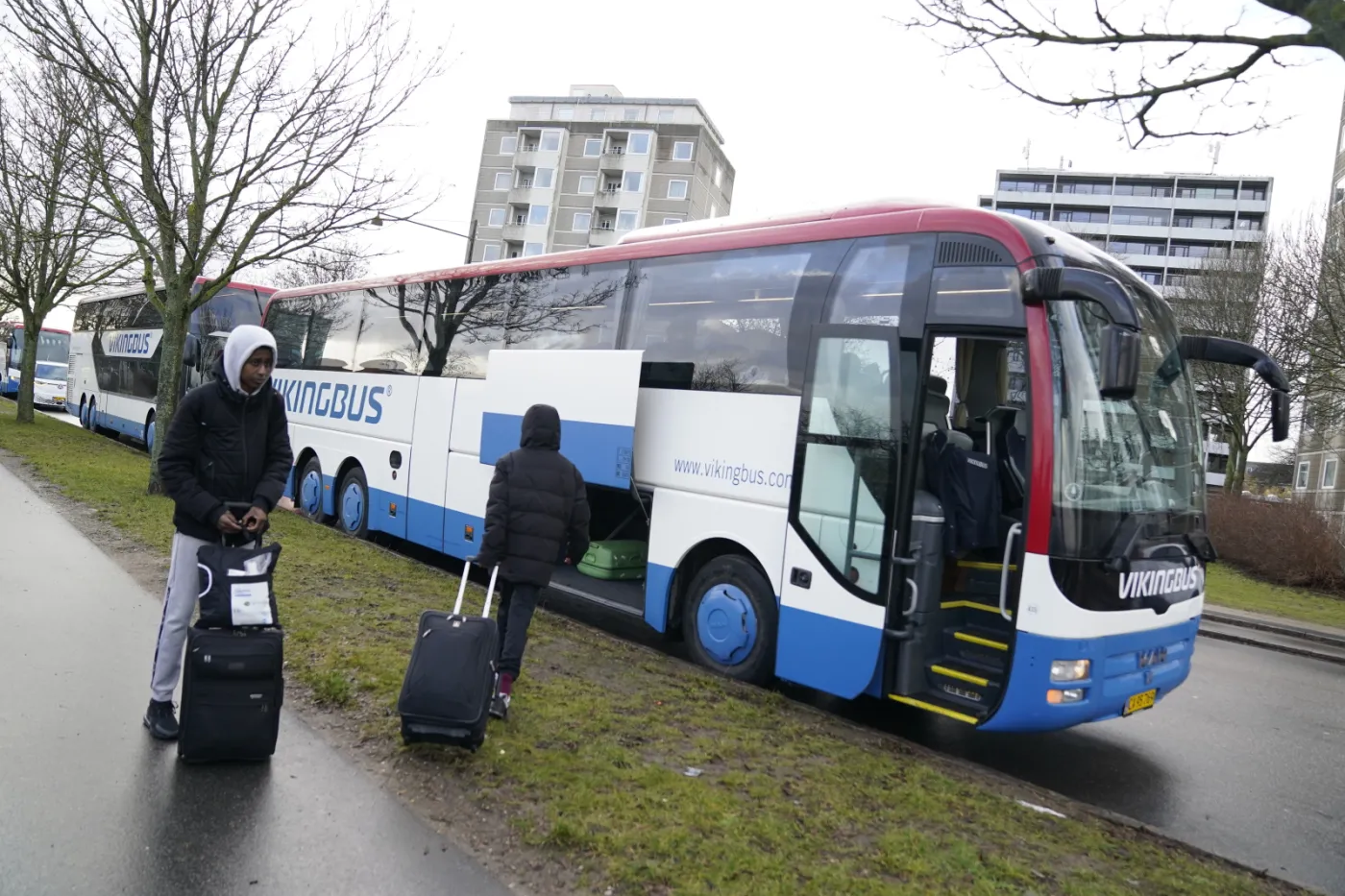 Ewakuacja mieszkańców wieżowców Bellahojhusene w Kopenhadze