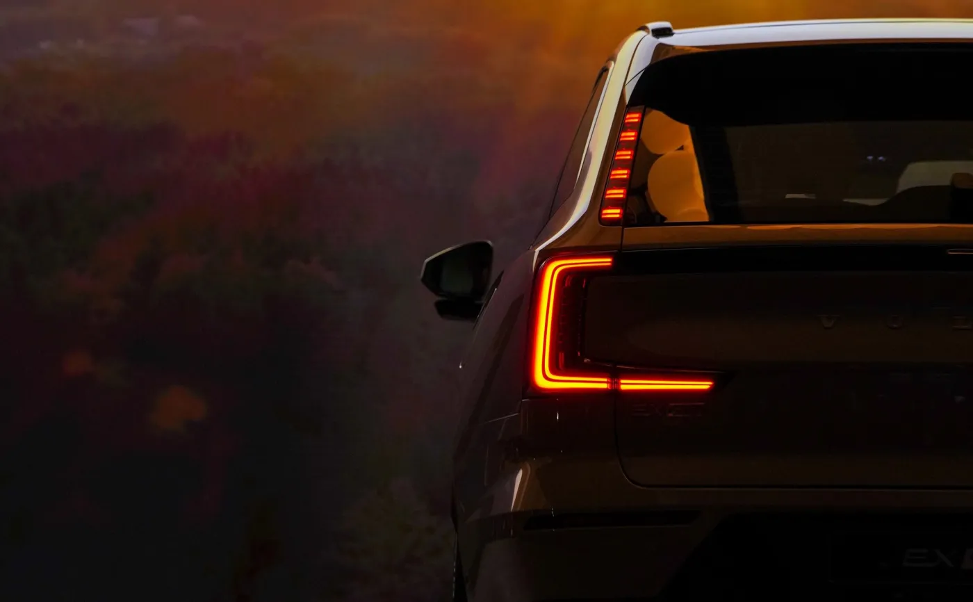 volvoex90-reveal-sunrise-37631424.jpg