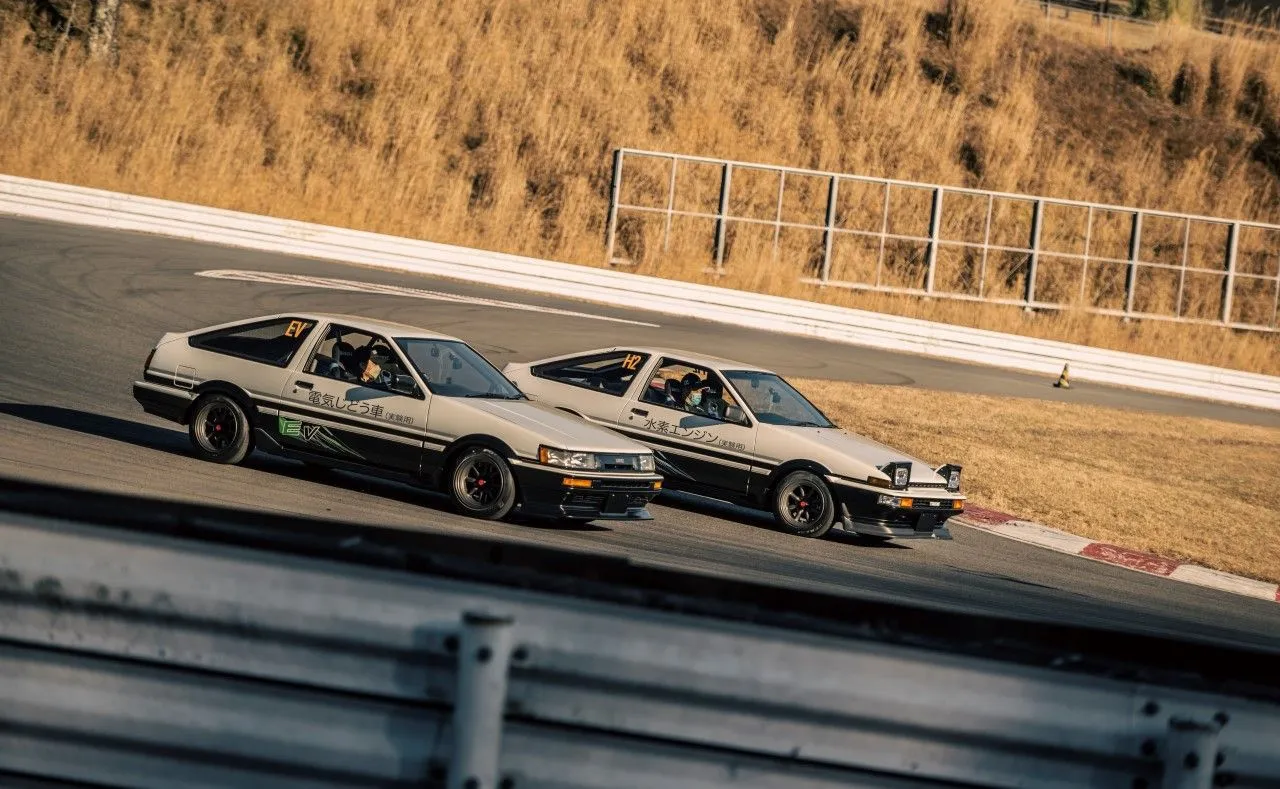 toyota-corolla-na-wodor-37722055.jpg