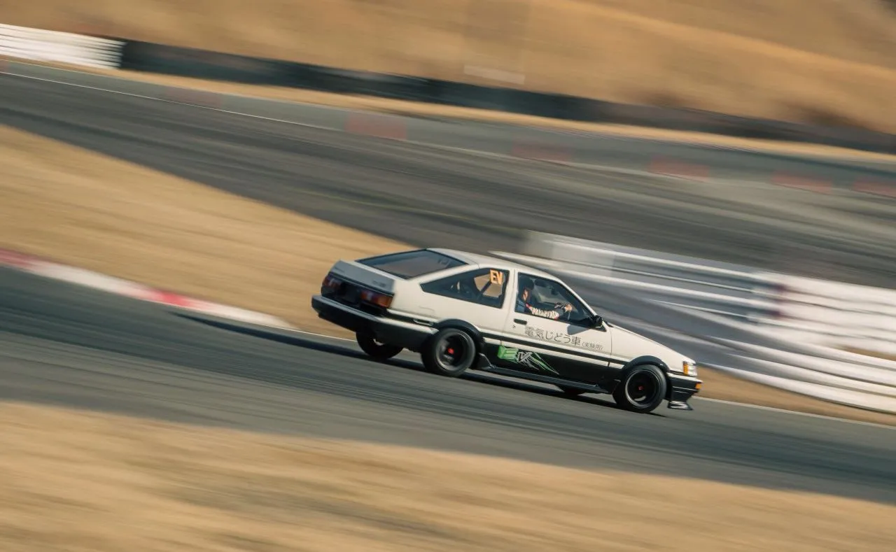 toyota-corolla-na-wodor-37722064.jpg