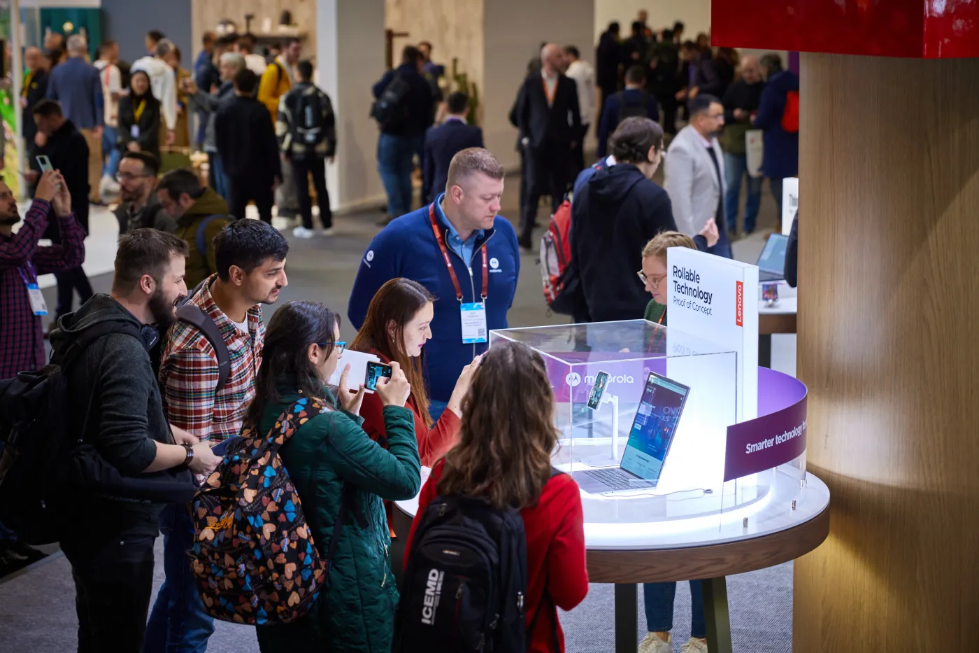 Takiego smartfona jeszcze nie było. Motorola zaskoczyła wszystkich [ZDJĘCIA]