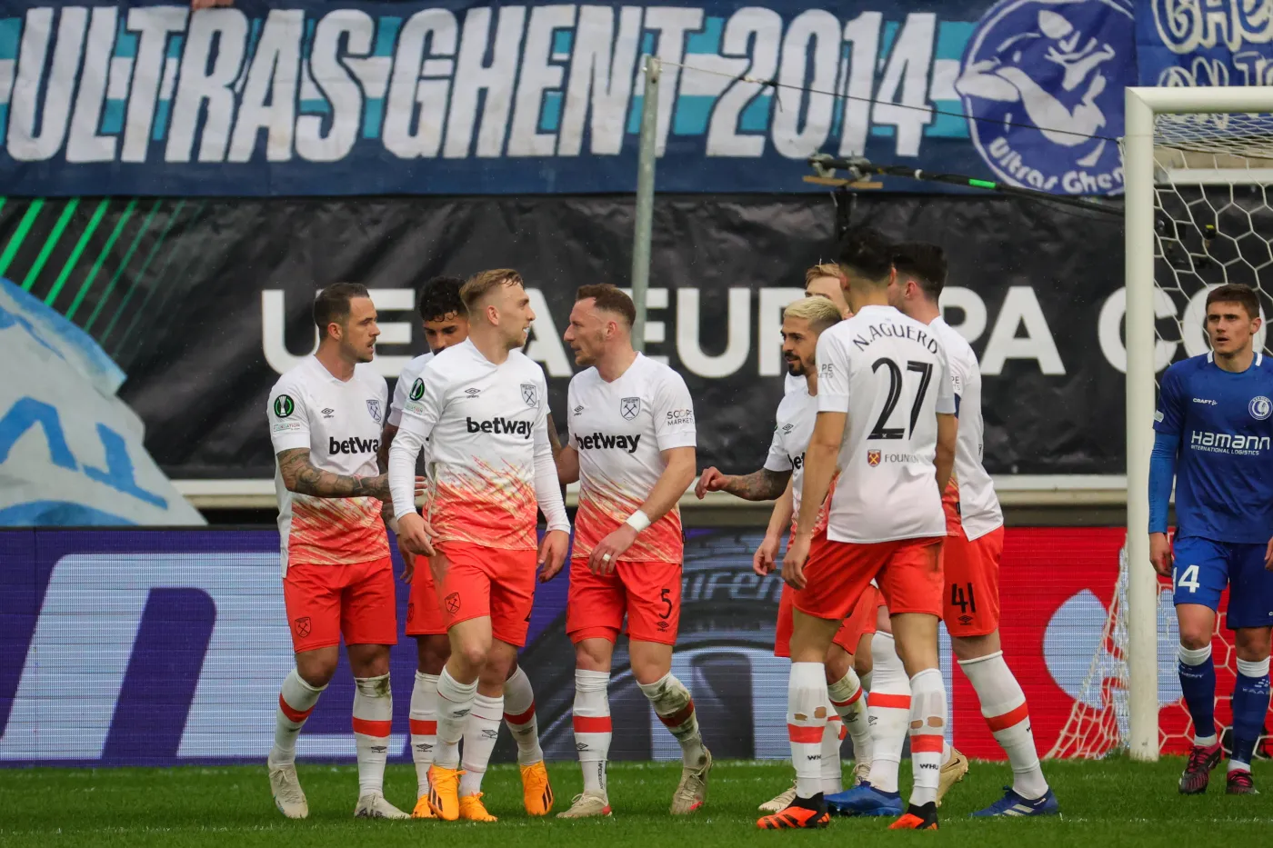 Bukmacherzy znikną z frontów koszulek w Anglii. Z dedykacją dla Bońka i innych… [FELIETON]