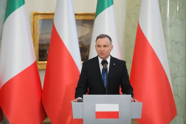 "Padły niepokojące słowa". Andrzej Duda zabrał zdecydowane stanowisko. Mówił o wojnie na Ukrainie i interesie Rosji