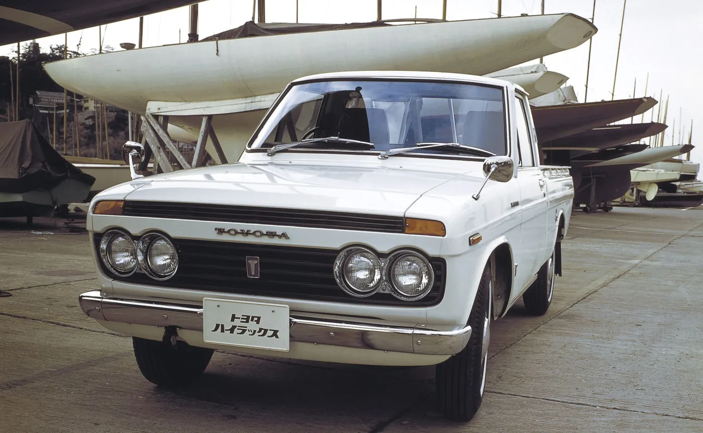 toyota-hilux-1-generacji-37786603.jpg