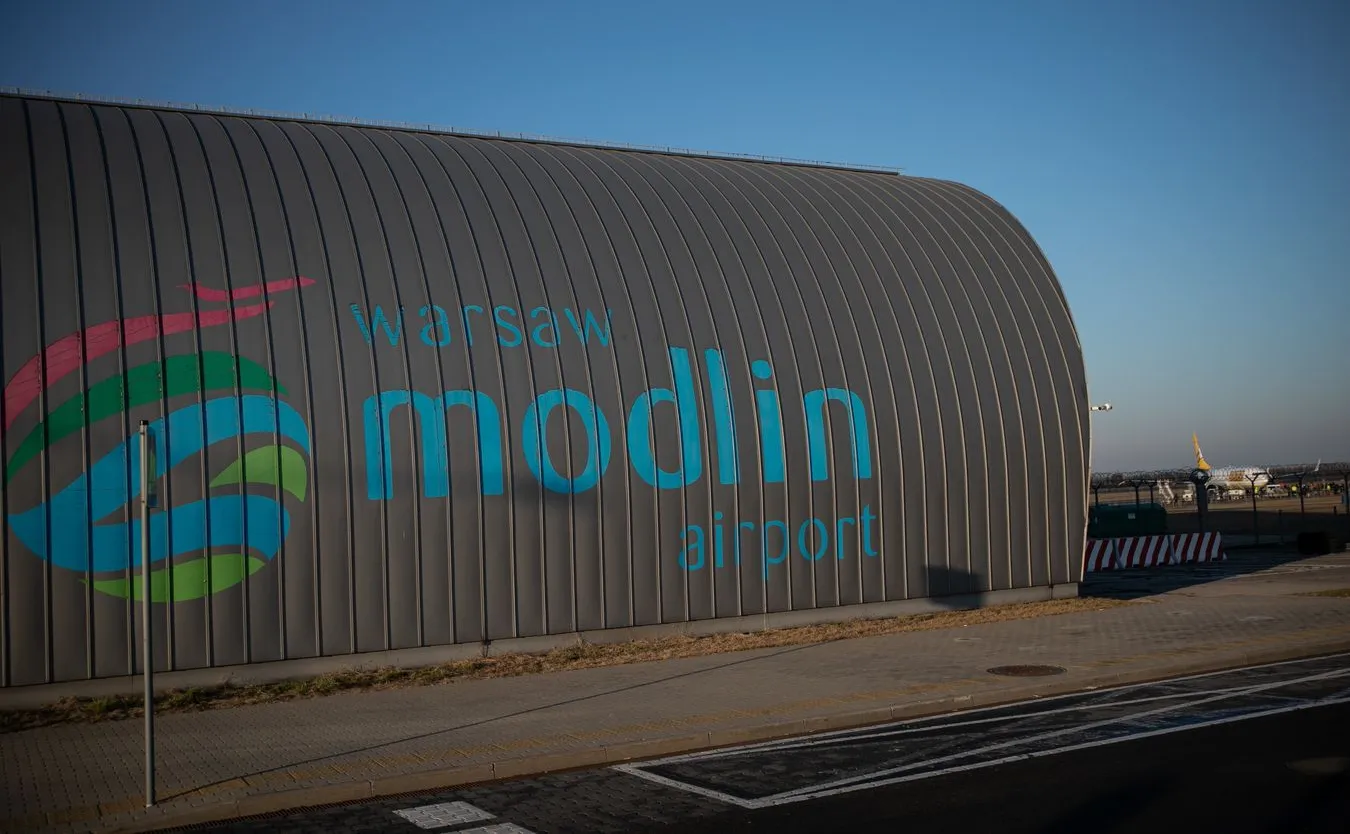 PKP PLK: Przetarg na projekt linii kolejowej do lotniska w Modlinie