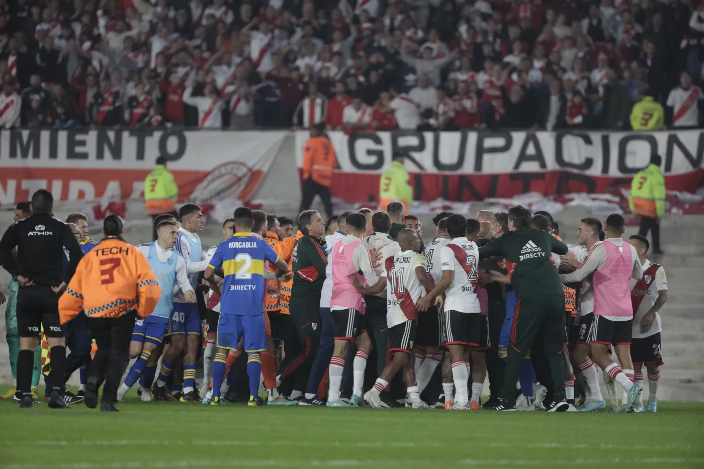 Awantura po finale Pucharu Polski? Zobacz, co działo się w meczu River Plate - Boca Juniors [WIDEO]