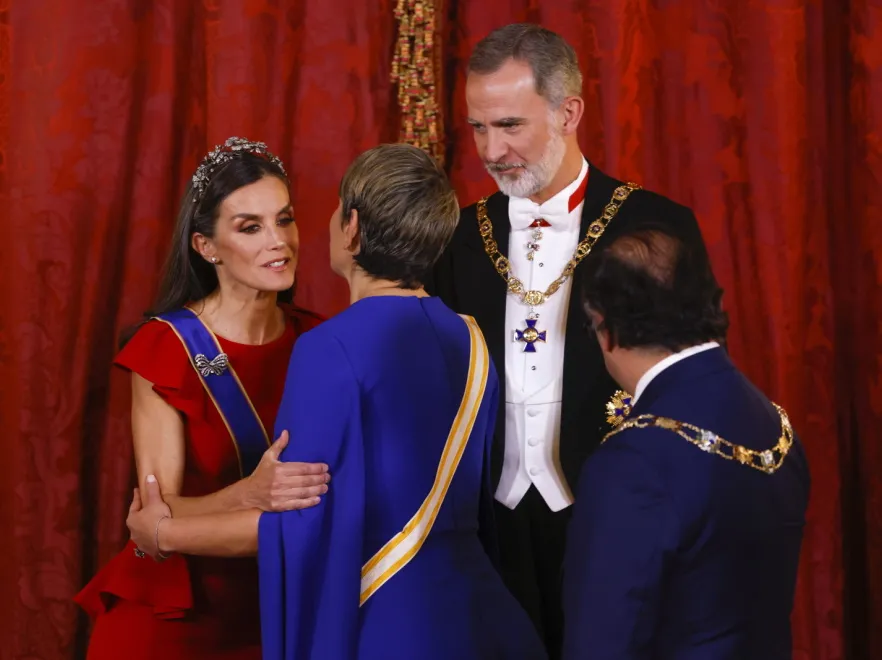 Wyjątkowo nieudana kreacja. Pierwsza dama Kolumbii poległa stylizacyjnie podczas wizyty w Hiszpanii [FOTO]