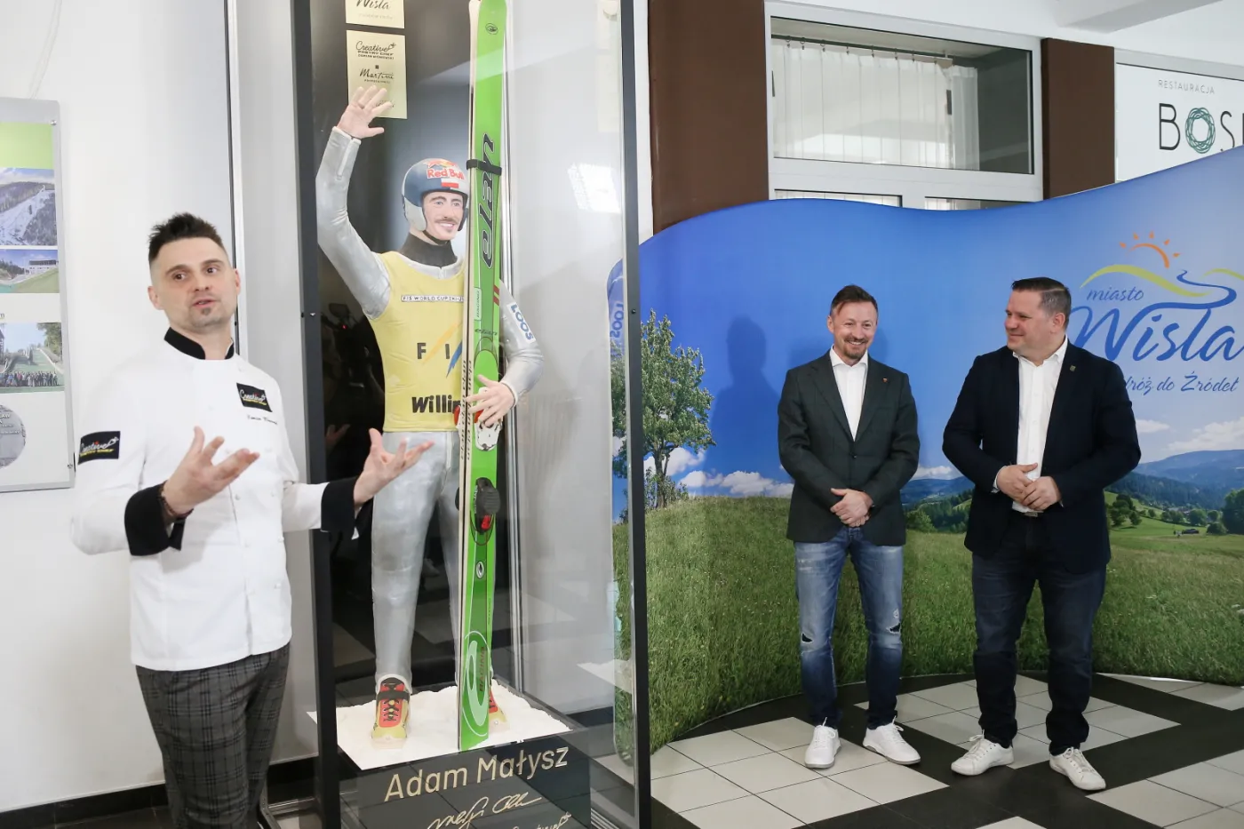 Odsłonięto nowy pomnik Małysza w Wiśle. Jest zrobiony z...