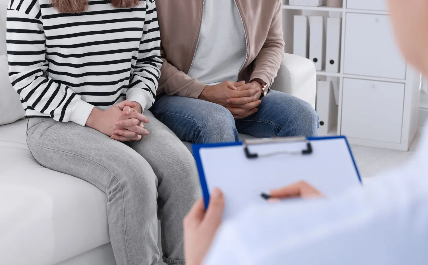 Kobieta i mężczyzna u lekarza, wizyta