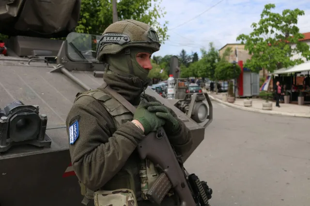 Niespokojnie w Kosowie. Komendy policji obrzucone granatami