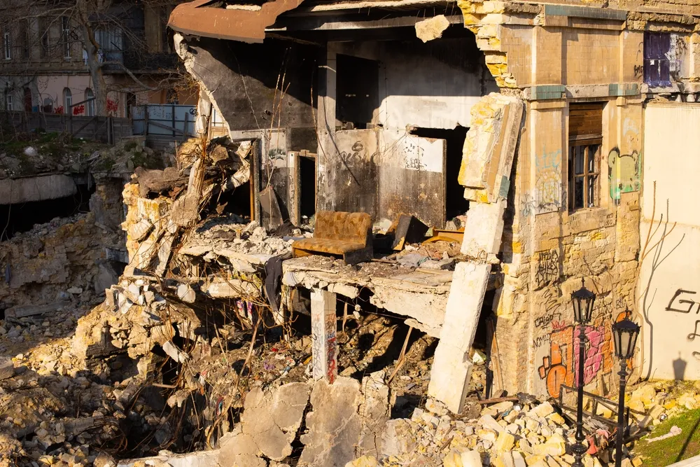 Atak dronów na Odessę. Wieżowiec w ogniu