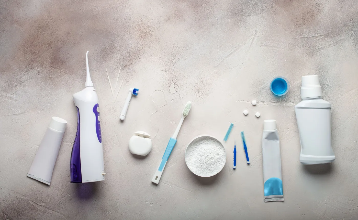 Akcesoria do zębów, higiena jamy ustnej, pasta, szczoteczka, nici