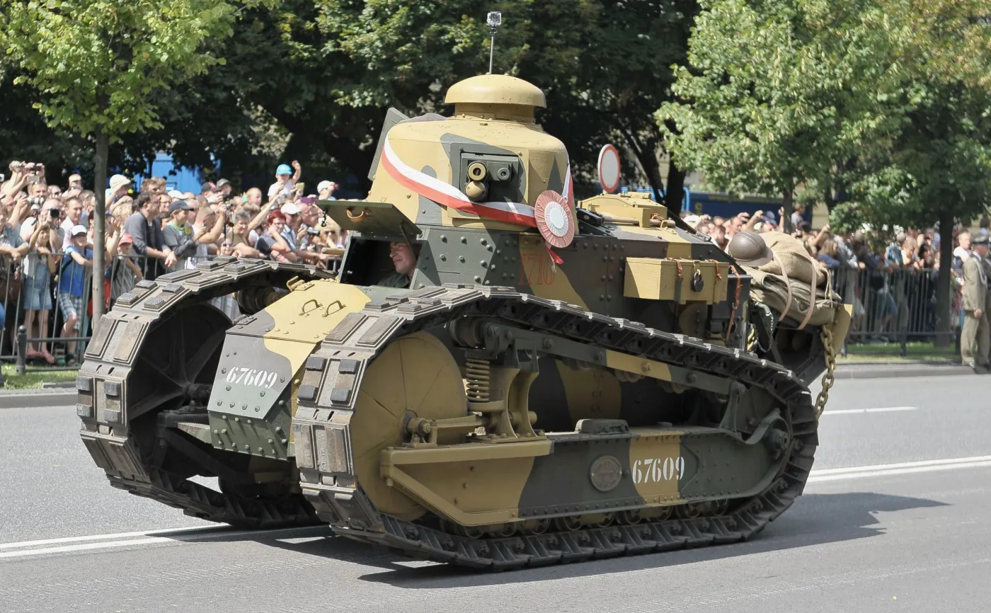 Polski czołg Renault FT-17 sensacją! Bił bolszewików, był darem sowietów dla emira
