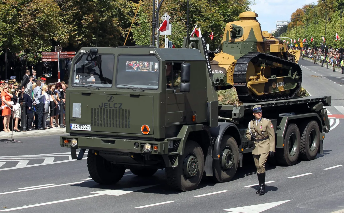 polski-czolg-renault-ft17-37889646.jpg